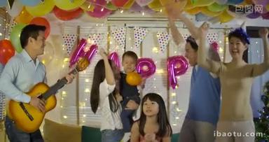 一群年轻的亚洲家庭一起跳舞在党的活动在家里.